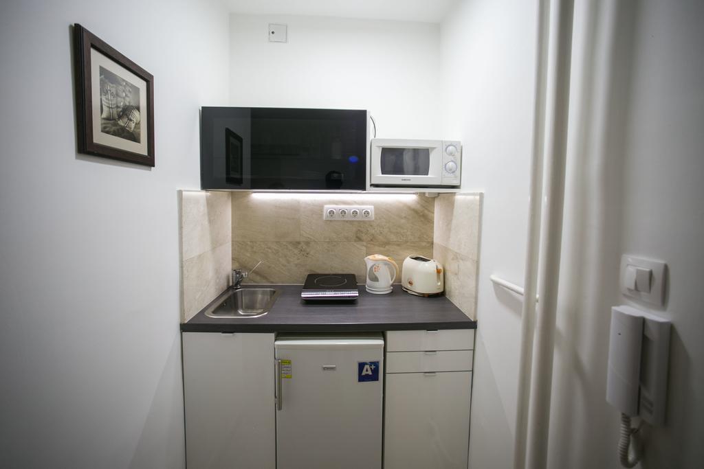 Budapest Downtown Apartments With Balcony & Optional Garage & Restaurant In The Building Pokoj fotografie
