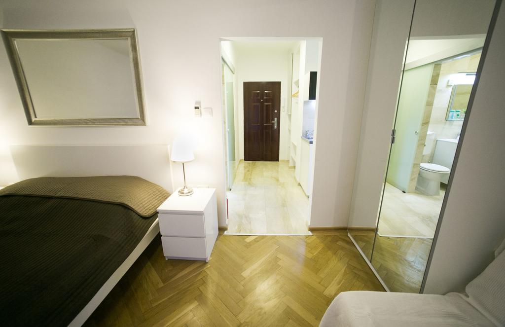 Budapest Downtown Apartments With Balcony & Optional Garage & Restaurant In The Building Pokoj fotografie