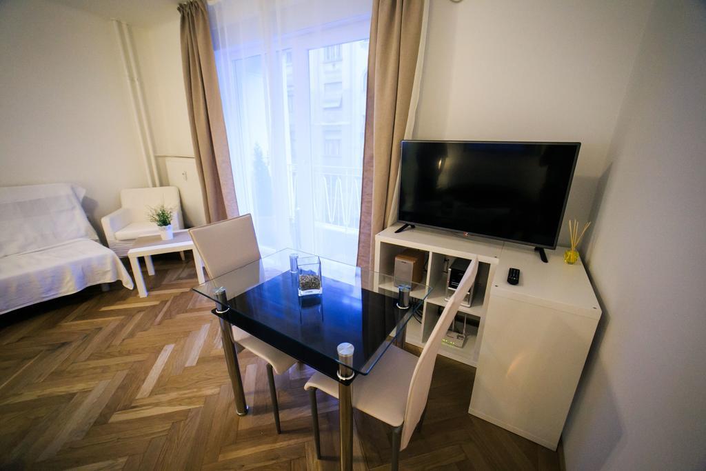Budapest Downtown Apartments With Balcony & Optional Garage & Restaurant In The Building Pokoj fotografie