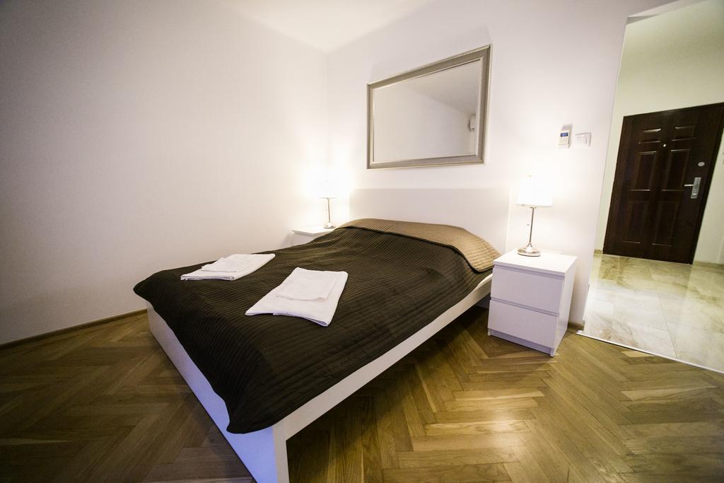 Budapest Downtown Apartments With Balcony & Optional Garage & Restaurant In The Building Pokoj fotografie