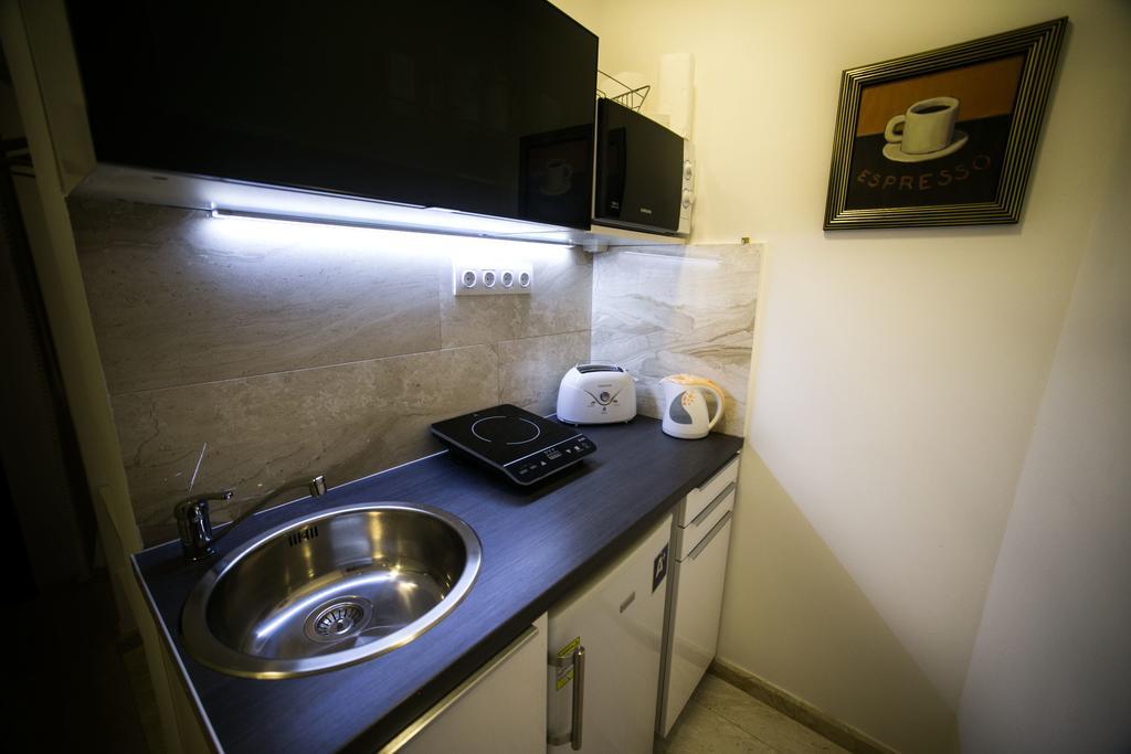 Budapest Downtown Apartments With Balcony & Optional Garage & Restaurant In The Building Pokoj fotografie