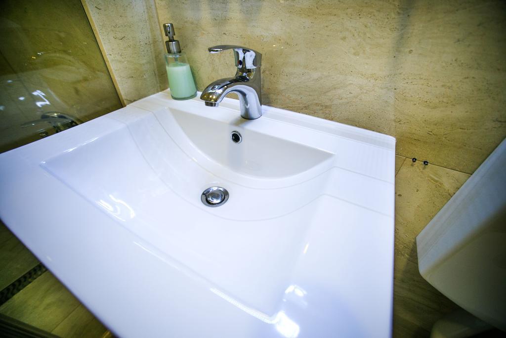 Budapest Downtown Apartments With Balcony & Optional Garage & Restaurant In The Building Pokoj fotografie