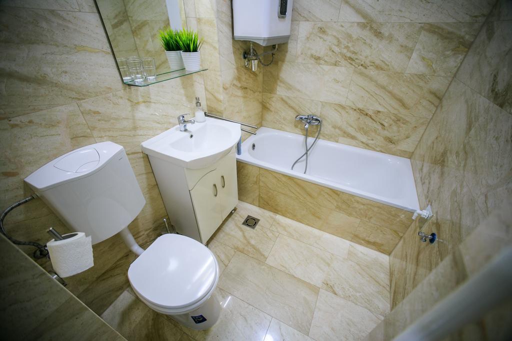 Budapest Downtown Apartments With Balcony & Optional Garage & Restaurant In The Building Pokoj fotografie