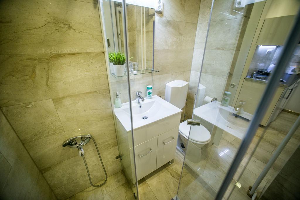 Budapest Downtown Apartments With Balcony & Optional Garage & Restaurant In The Building Pokoj fotografie