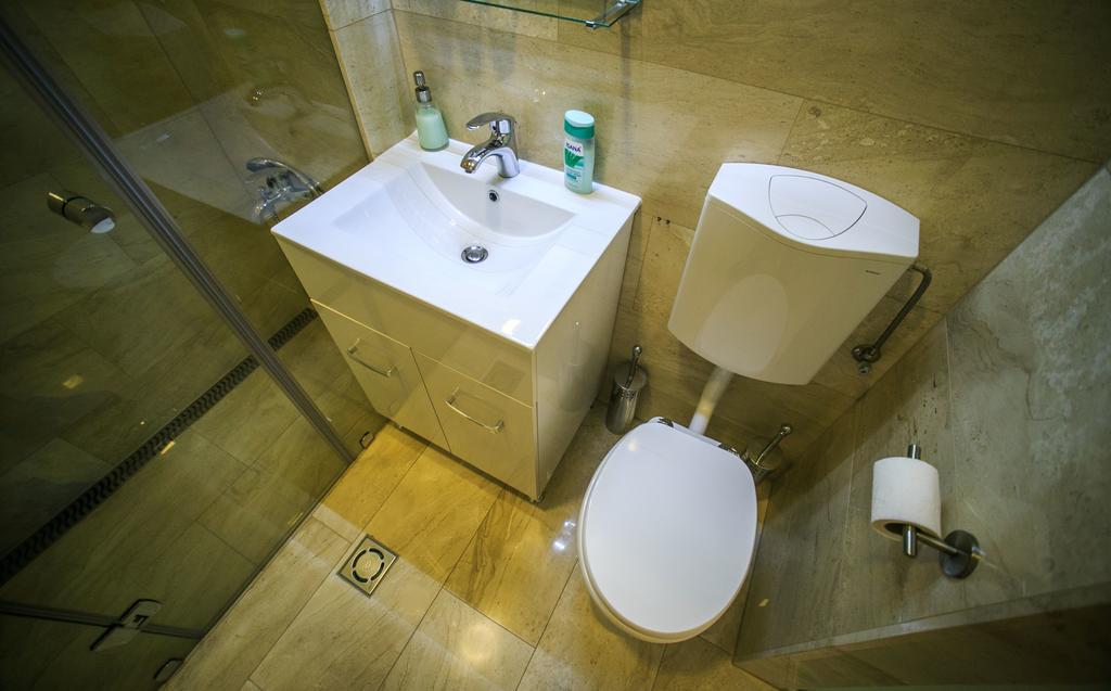 Budapest Downtown Apartments With Balcony & Optional Garage & Restaurant In The Building Pokoj fotografie