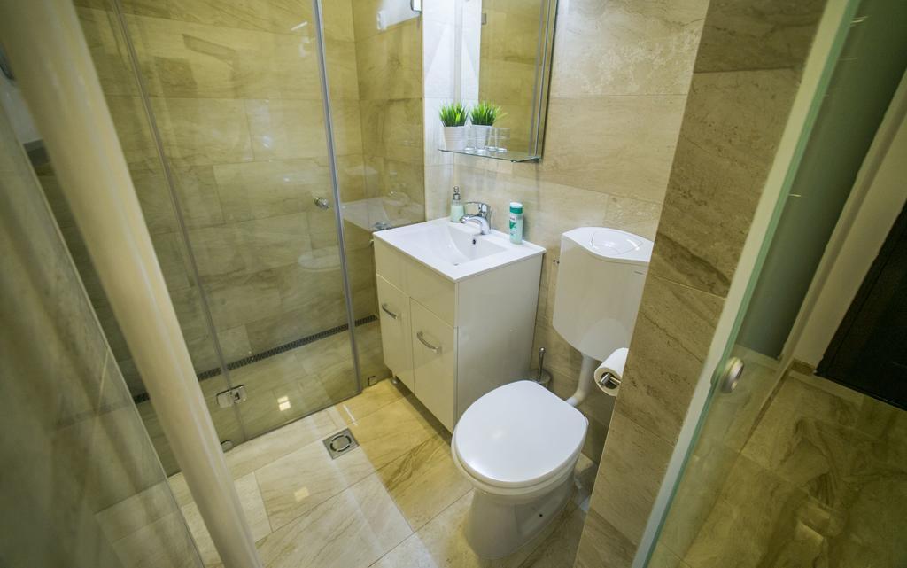 Budapest Downtown Apartments With Balcony & Optional Garage & Restaurant In The Building Pokoj fotografie